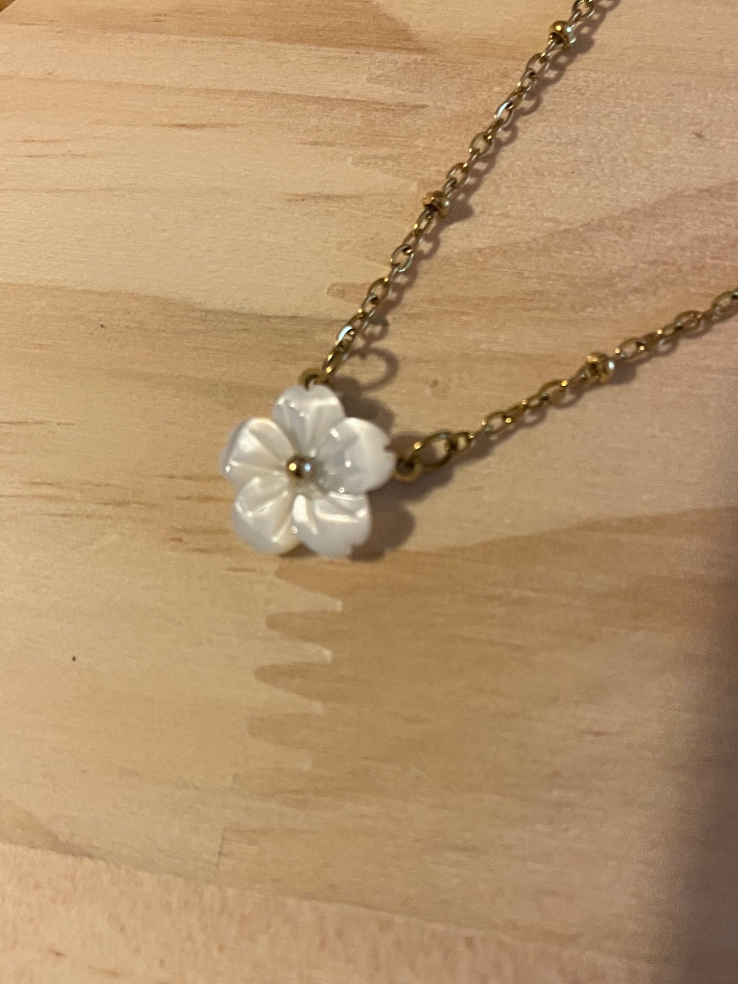 collier pendentif fleur