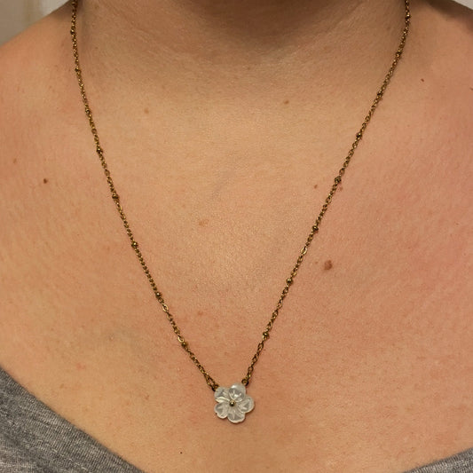 collier pendentif fleur